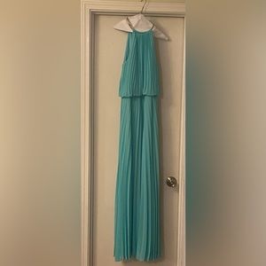 Beautiful formal gown. Neckline is a gold necklace. Pleated and super comfy